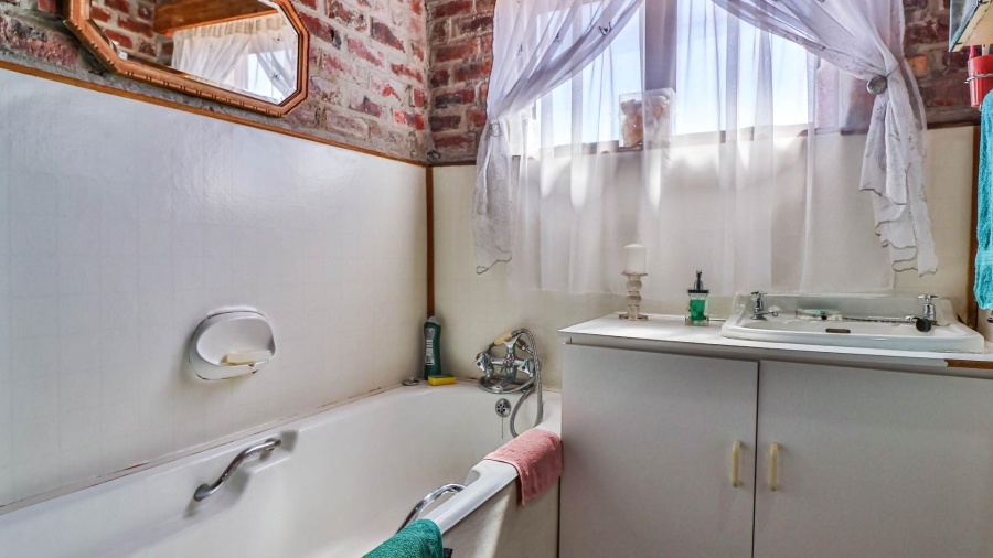 4 Bedroom Property for Sale in De Kelders Western Cape